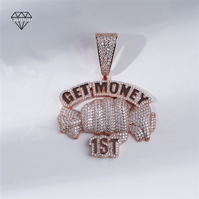 Apakah saya boleh memakai anting berlian berbentuk daun semanggi empat helai ...